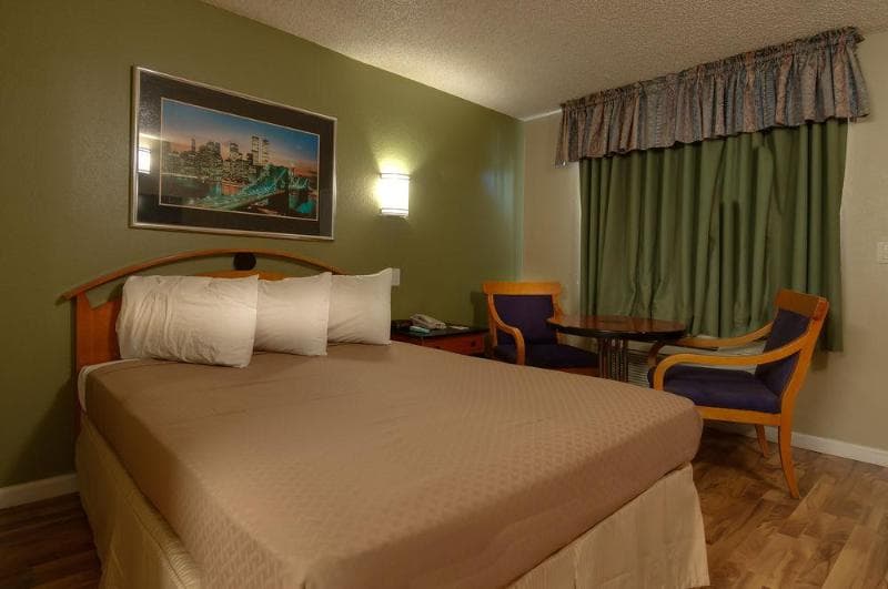 Vagabond Inn Bakersfield South photo 1