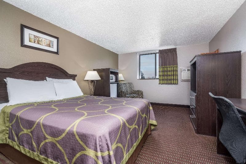 Super 8 by Wyndham Bismarck 3