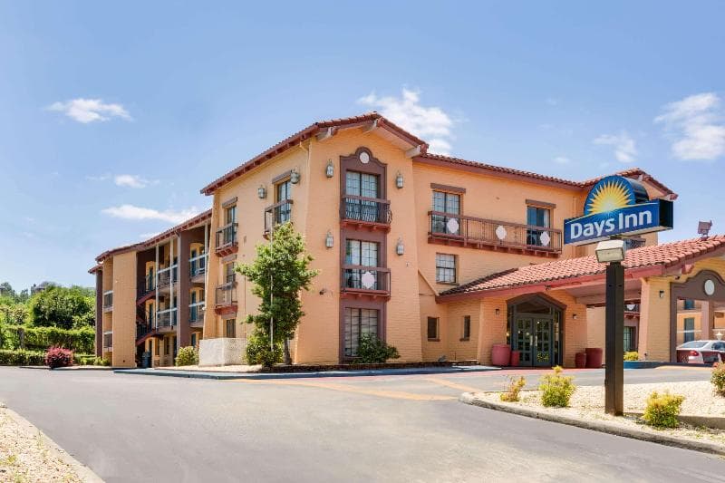 Days Inn by Wyndham Birmingham/West photo 1