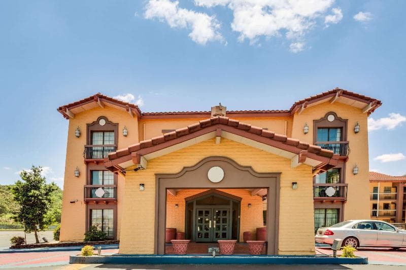 Days Inn by Wyndham Birmingham/West 2