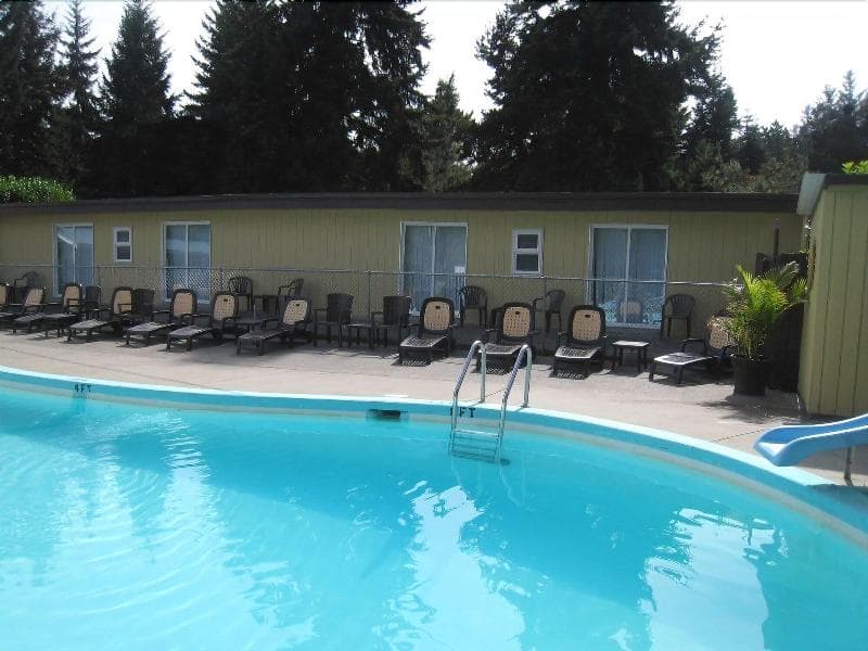 Riverside Resort main