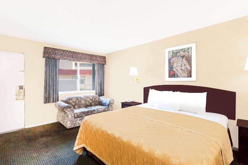 Travelodge by Wyndham Barstow 3