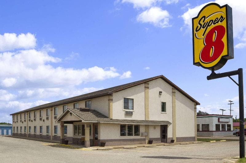 Super 8 By Wyndham Blackwell 3