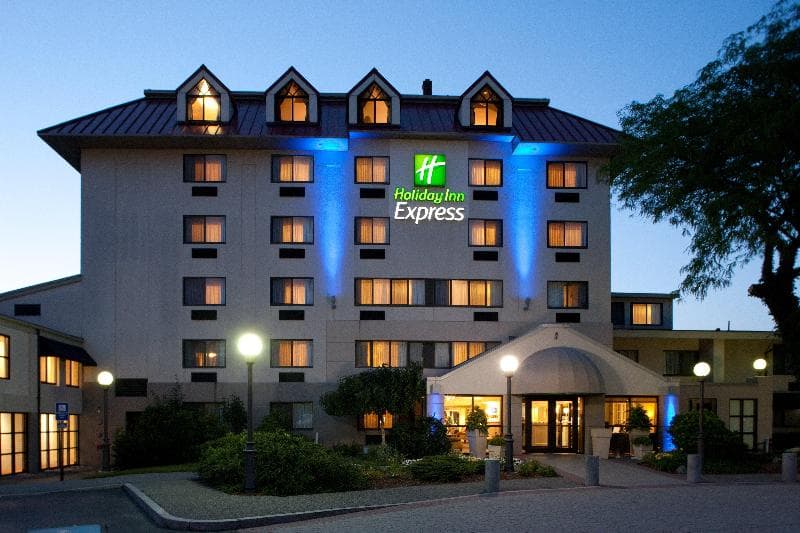 Holiday Inn Express Boston-Waltham 3