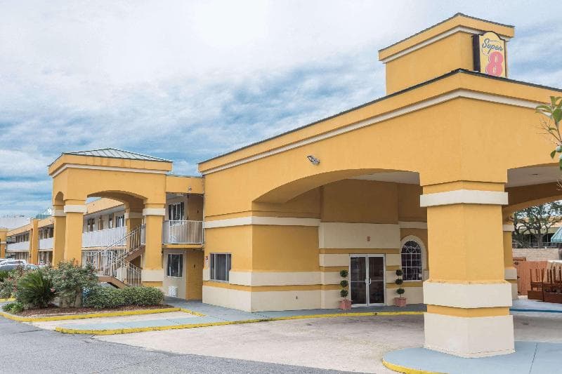 Super 8 By Wyndham Baton Rouge/I-10 3