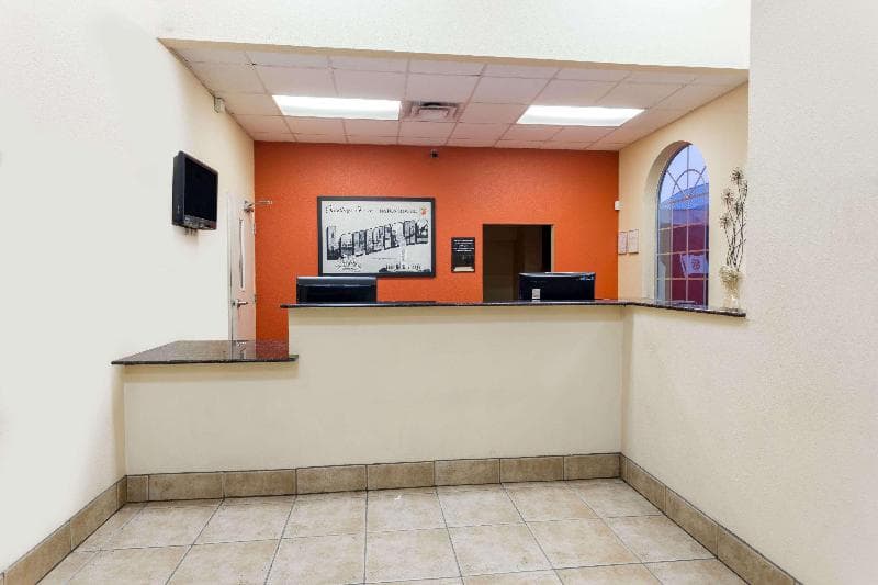 Super 8 By Wyndham Baton Rouge/I-10 2