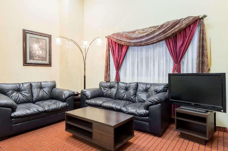 Super 8 By Wyndham Baton Rouge/I-10 4