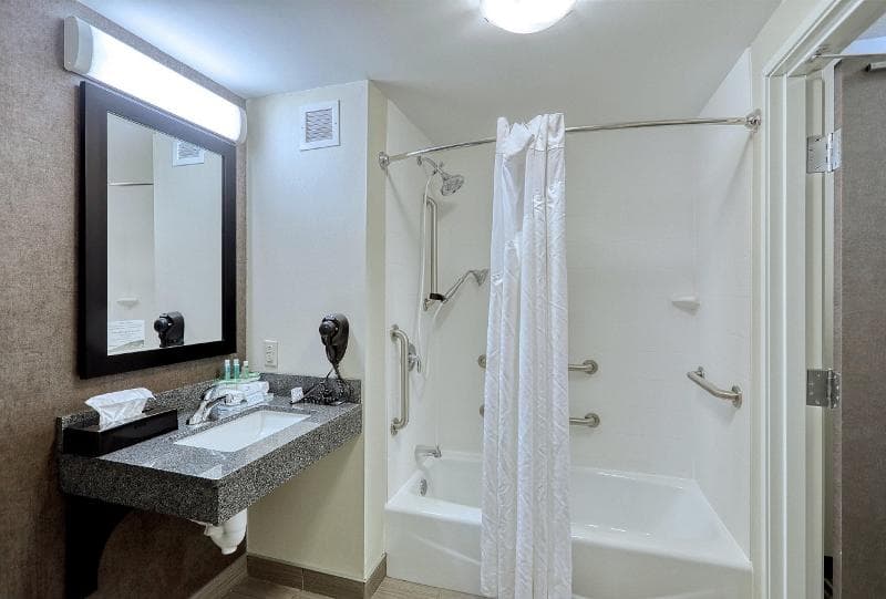 Holiday Inn Express & Suites Batavia - Darien Lake 2