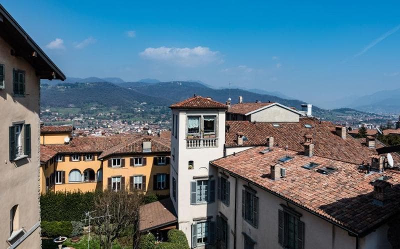 Piazza Vecchia photo 1