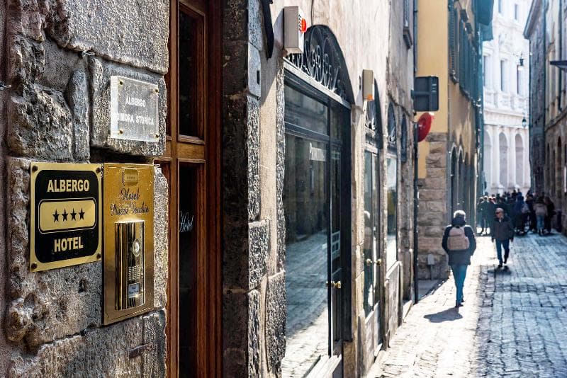 Piazza Vecchia 3