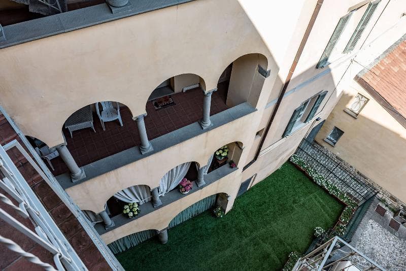 Piazza Vecchia 4