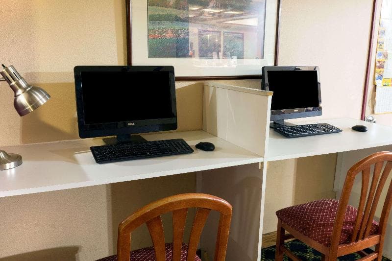 Days Inn by Wyndham Bend photo 1