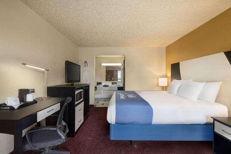 Days Inn by Wyndham Bend 2