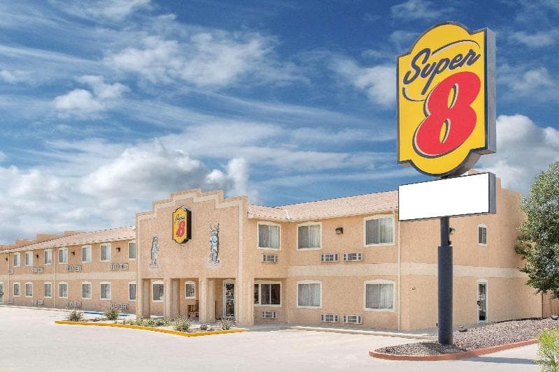 Super 8 By Wyndham Bloomfield 5