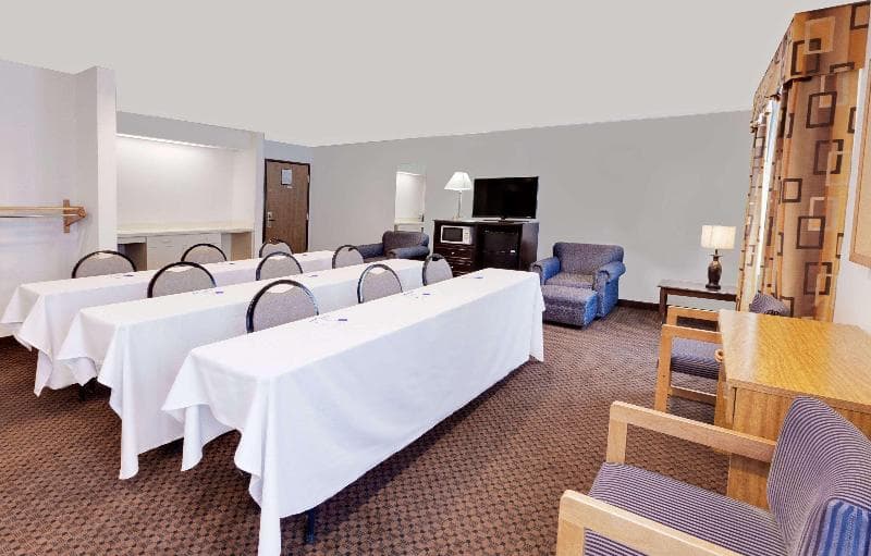 Baymont By Wyndham Battle Creek Downtown photo 1