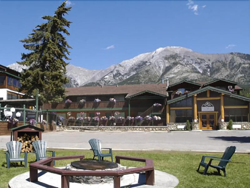 Rundle Mountain Lodge 4