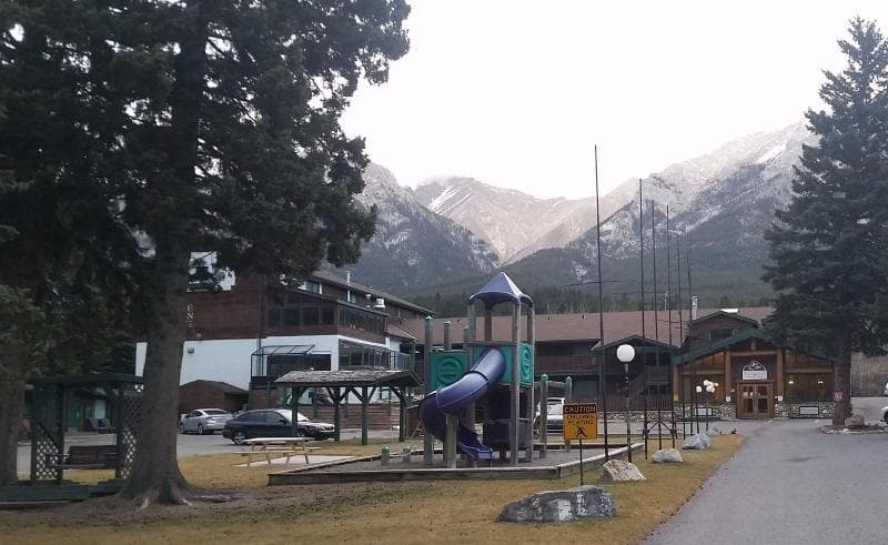 Rundle Mountain Lodge 5