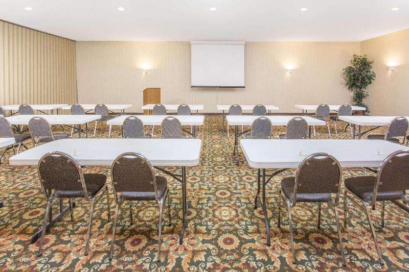 Days Inn By Wyndham Princeton photo 1