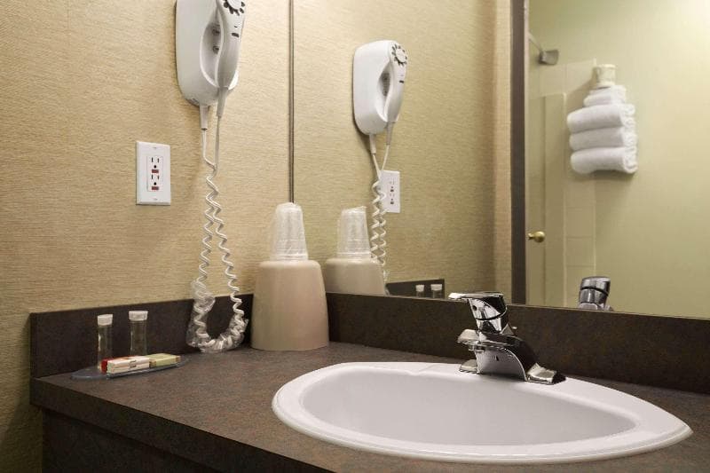 Super 8 by Wyndham Revelstoke 4
