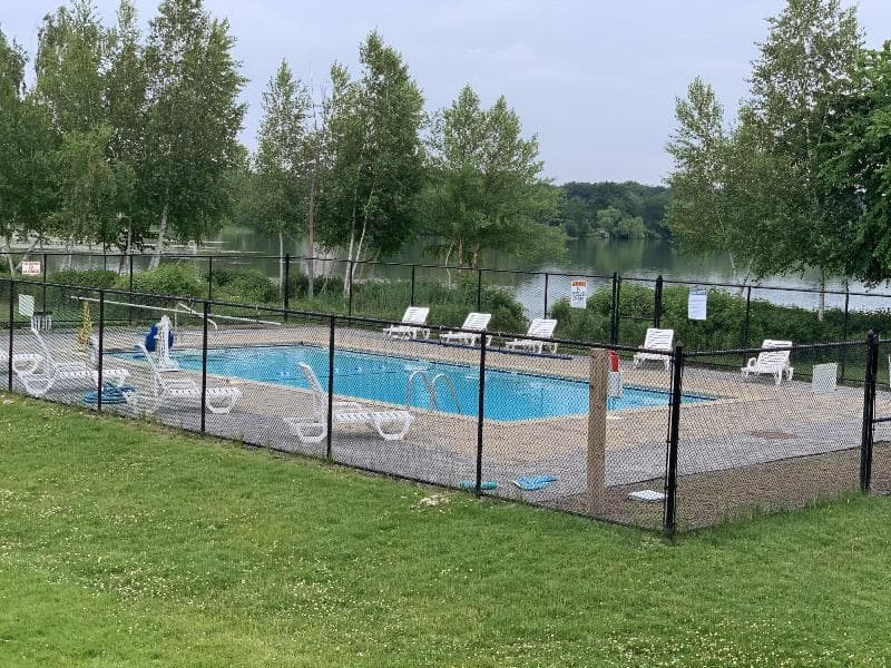 The Lakeside Inn 3
