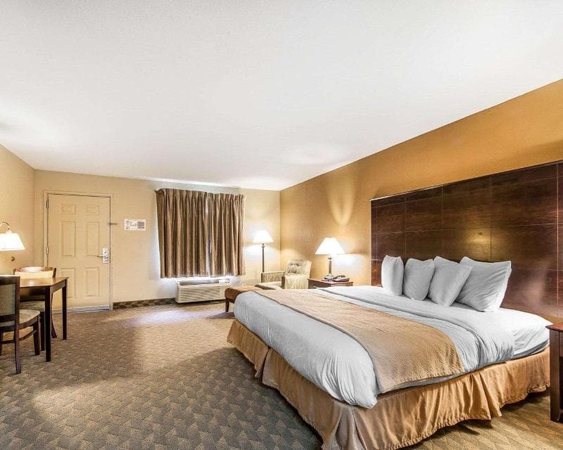 Quality Inn And Suites Bremen 5