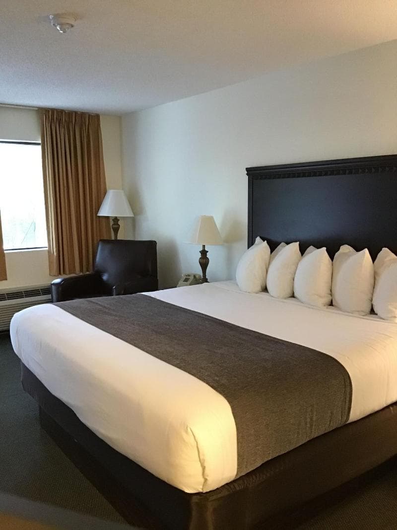 Brookwood Inn 4