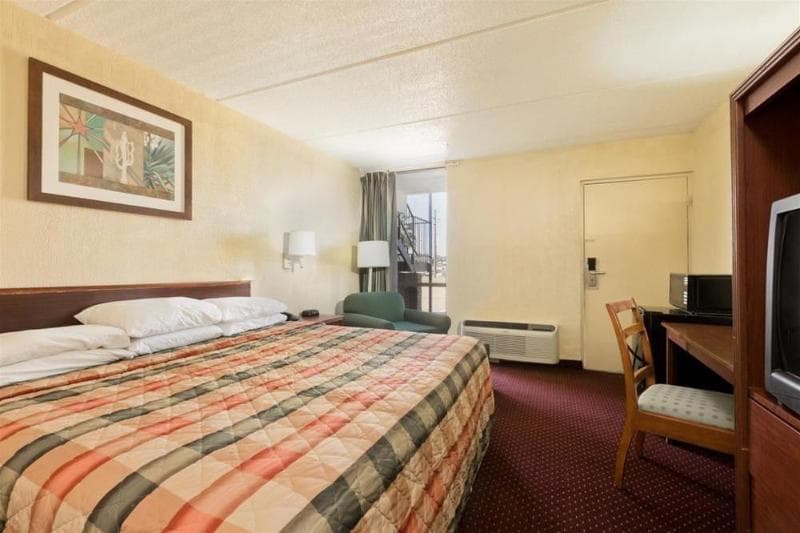 Knights Inn - Brenham 3