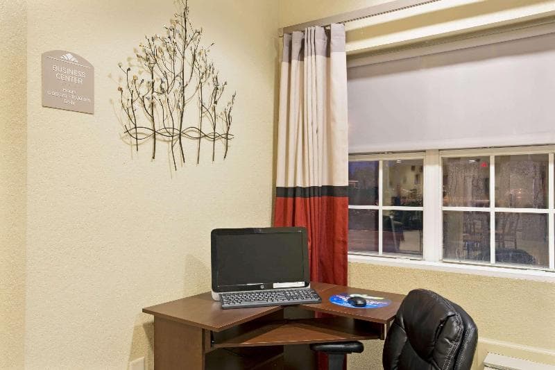 Microtel Inn & Suites By Wyndham Bushnell 4
