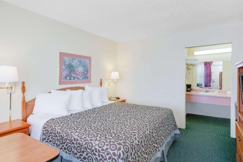 Days Inn By Wyndham Newport 2