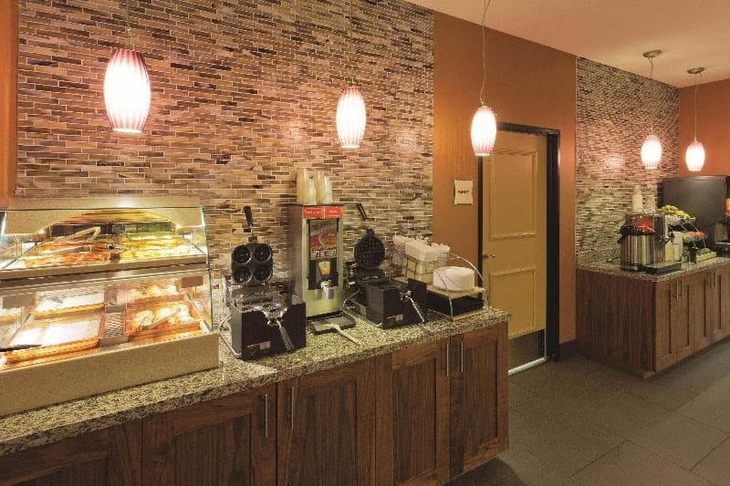 La Quinta Inn & Suites by Wyndham Butte 3