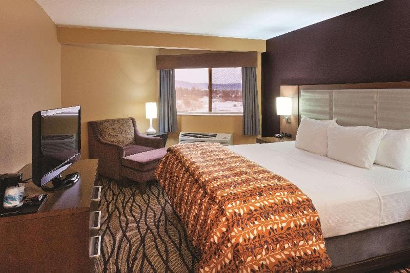 La Quinta Inn & Suites by Wyndham Butte 4