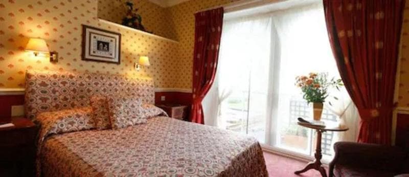 The Royal Hotel 4