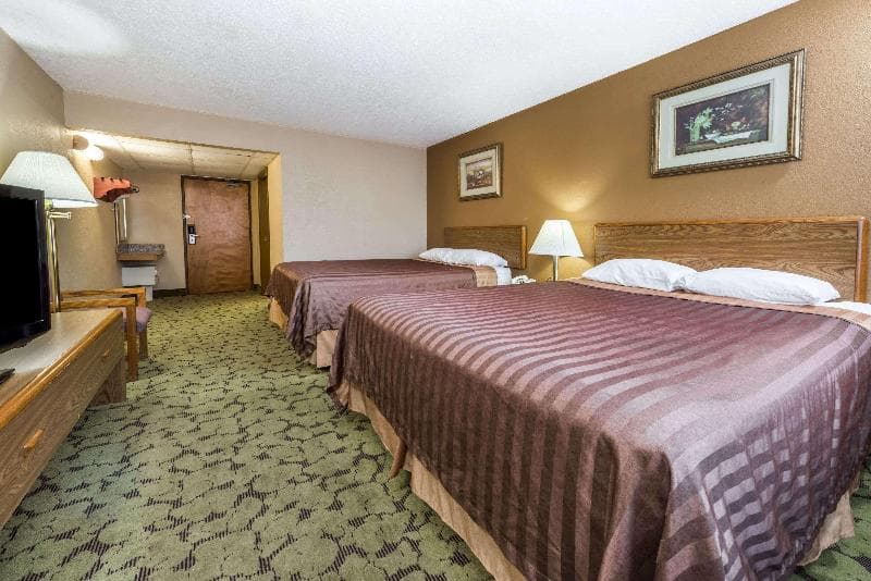 Travelodge by Wyndham Bloomington 3