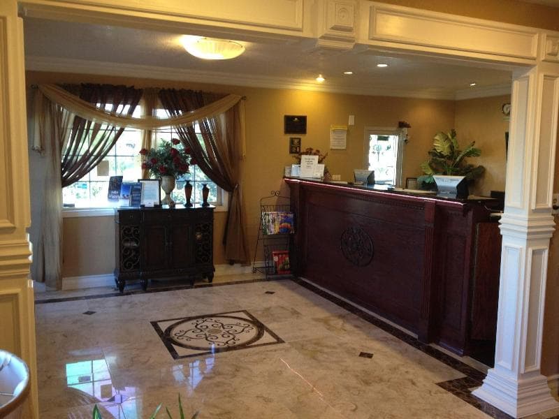 Park Avenue Inn And Suites 5