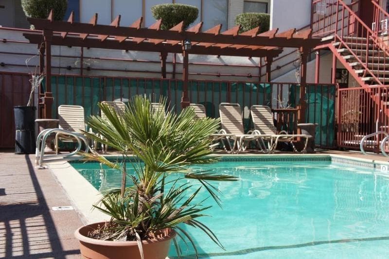 Park Avenue Inn And Suites photo 1