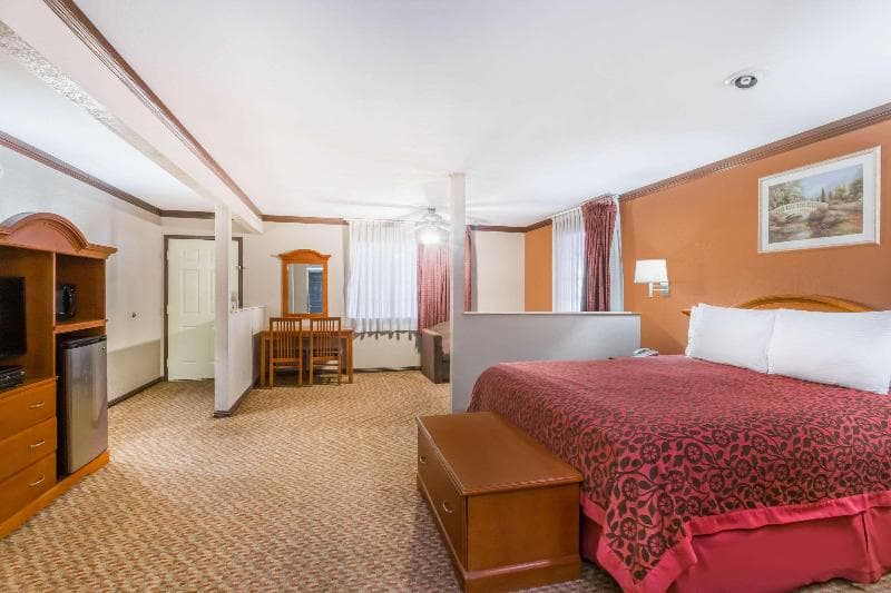 Days Inn by Wyndham Bishop 5