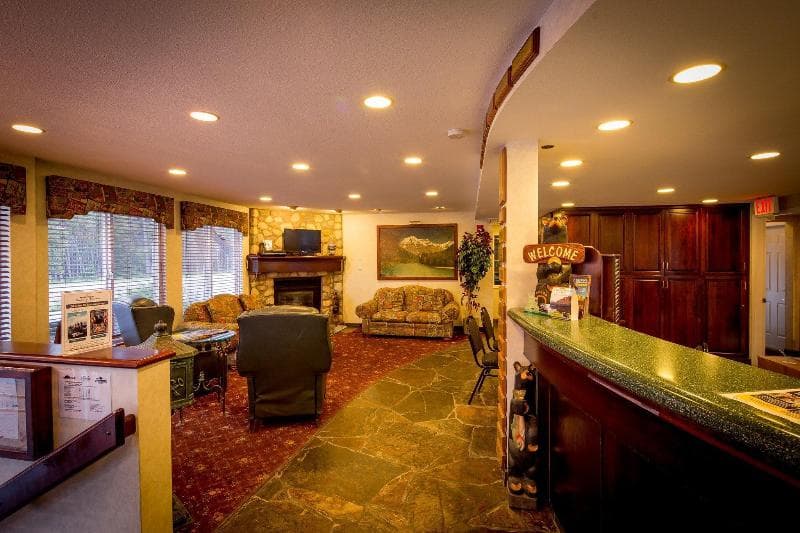 Mount Robson Inn 1