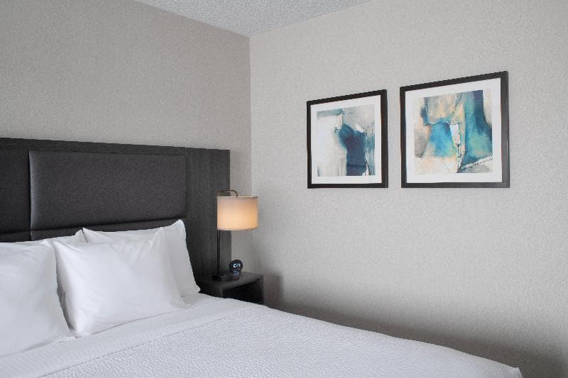 La Quinta Inn & Suites Burlington 4