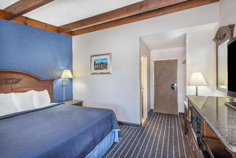 Howard Johnson by Wyndham Bangor 4