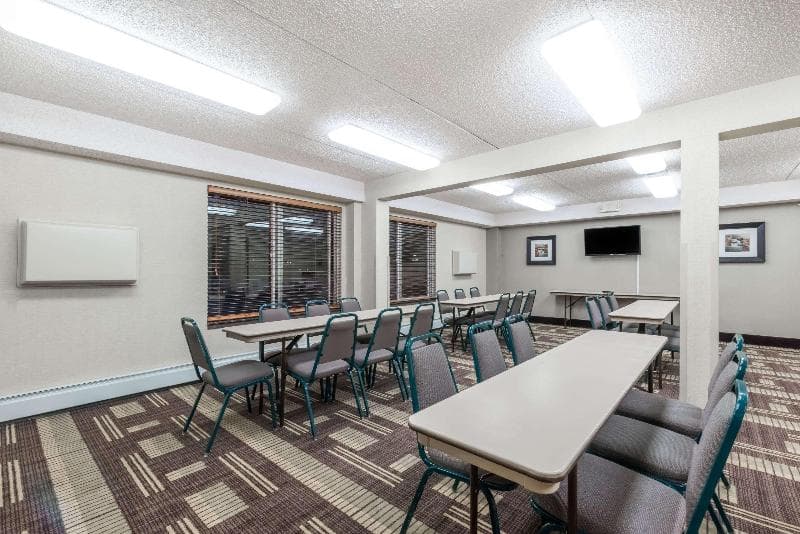 Days Inn by Wyndham Bismarck 3