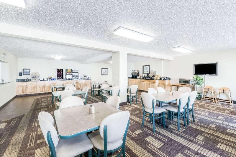 Days Inn by Wyndham Bismarck 5
