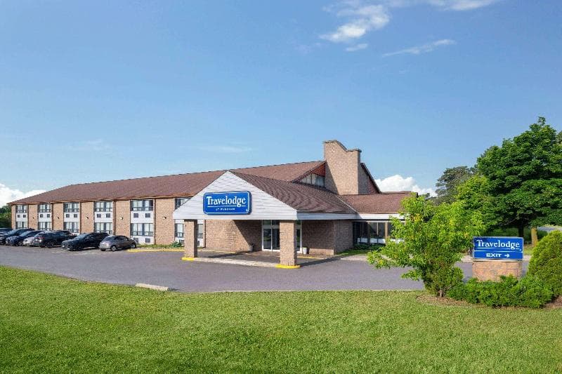 Travelodge By Wyndham Barrie 4
