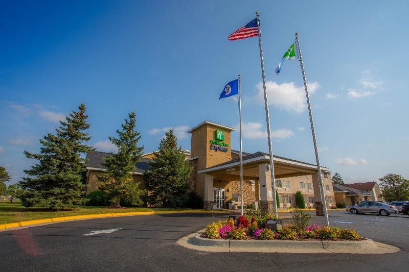 Holiday Inn Express Bemidji main