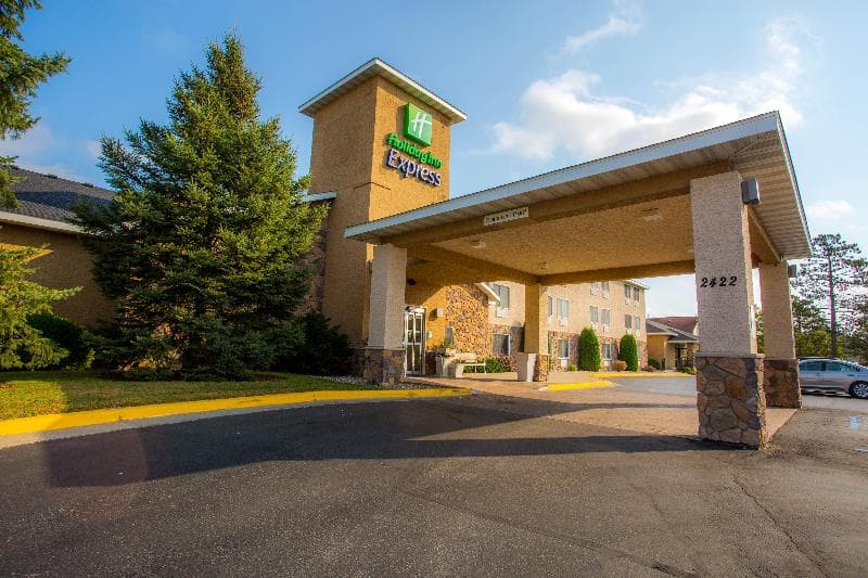 Holiday Inn Express Bemidji 2