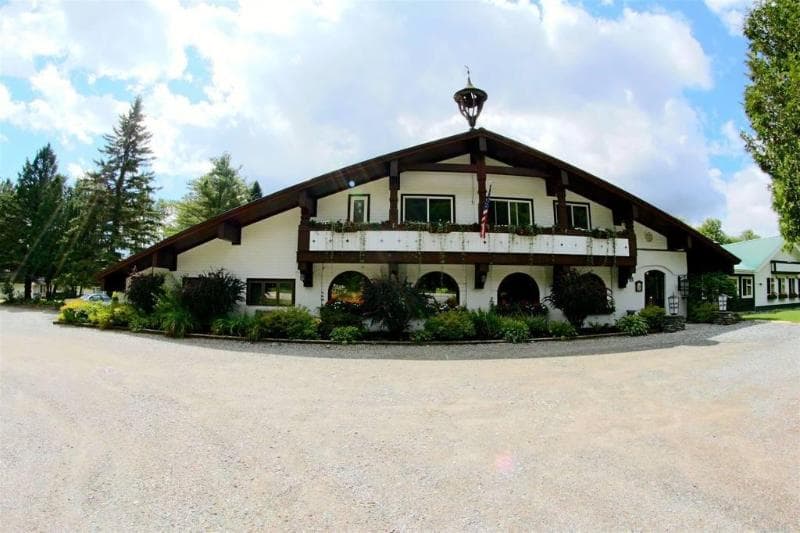 Northern Lights Lodge main