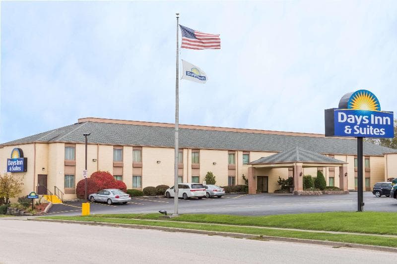 Days Inn & Suites By Wyndham Bloomington/Normal 4