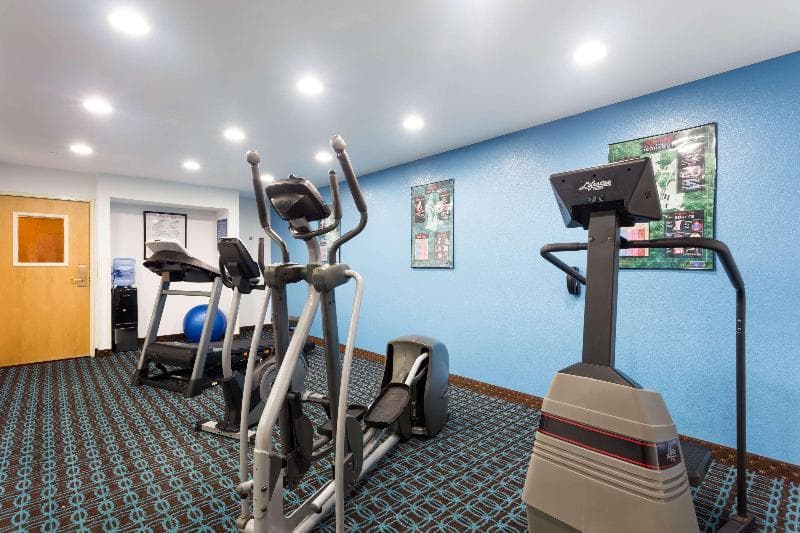 Days Inn & Suites By Wyndham Bloomington/Normal main