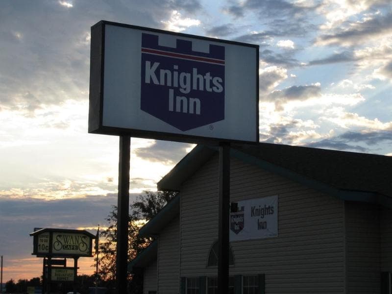 Knights Inn Litchfield 3
