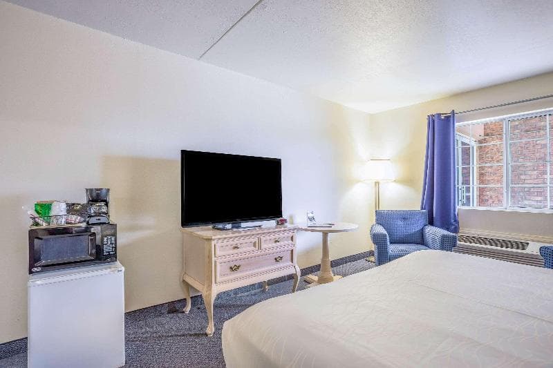 Rodeway Inn photo 1