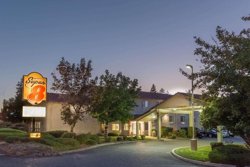 Super 8 By Wyndham Bend 5